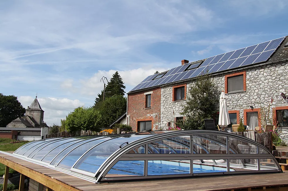Installation d'un abri de piscine Vöroka Vision dans la province de Hainaut 