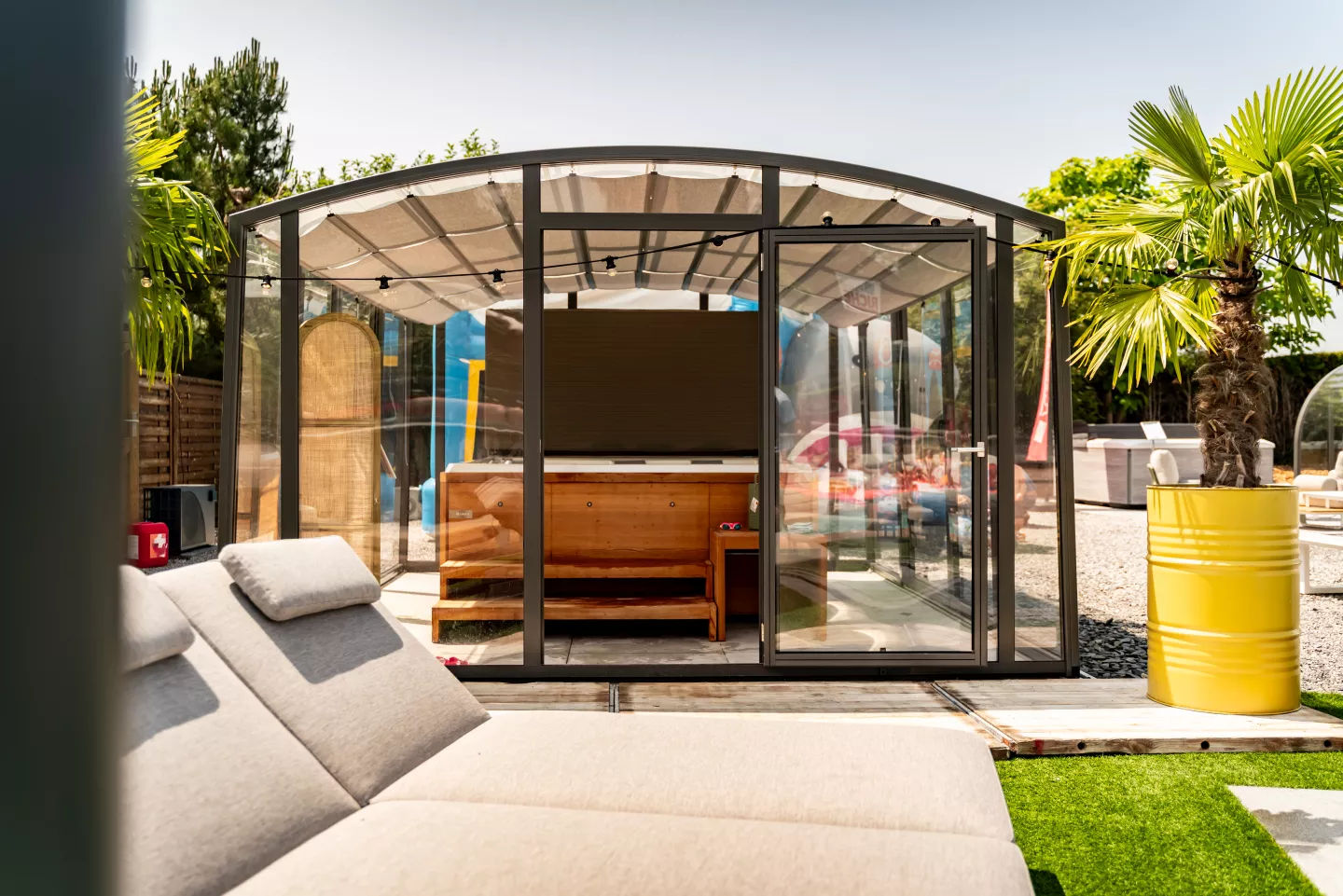 Abris de spa + mobilier