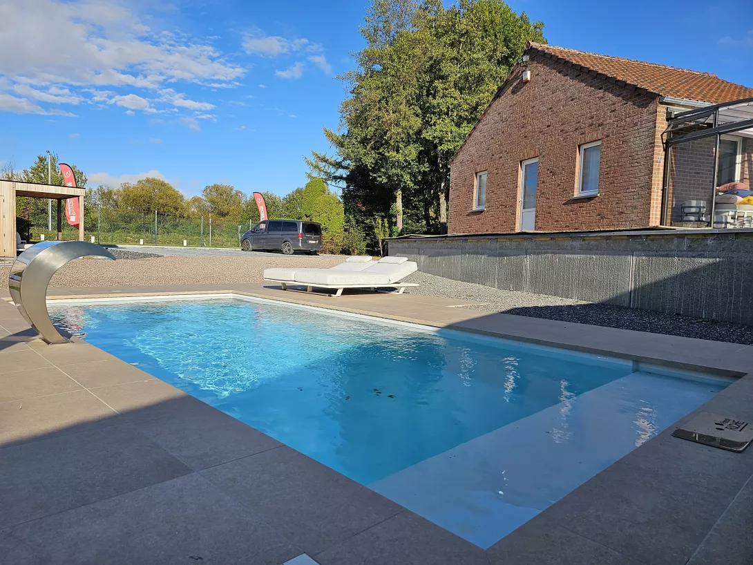 Piscine en béton RICHE.jpg